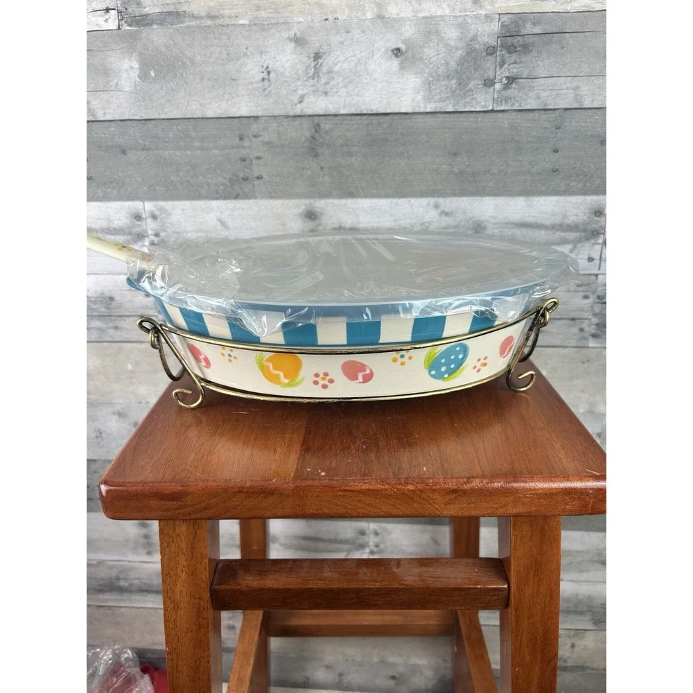 Temp-Tations Old World Edd Hunt 3QT Carole Dish W/ Stand Lid And Carrying Case